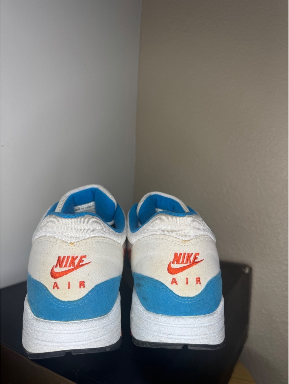 Nike Air Max 1 White Blue Orange Men’s Size 8.5 Sneakers Used w/ Box & Suede Bag - Picture 4 of 7